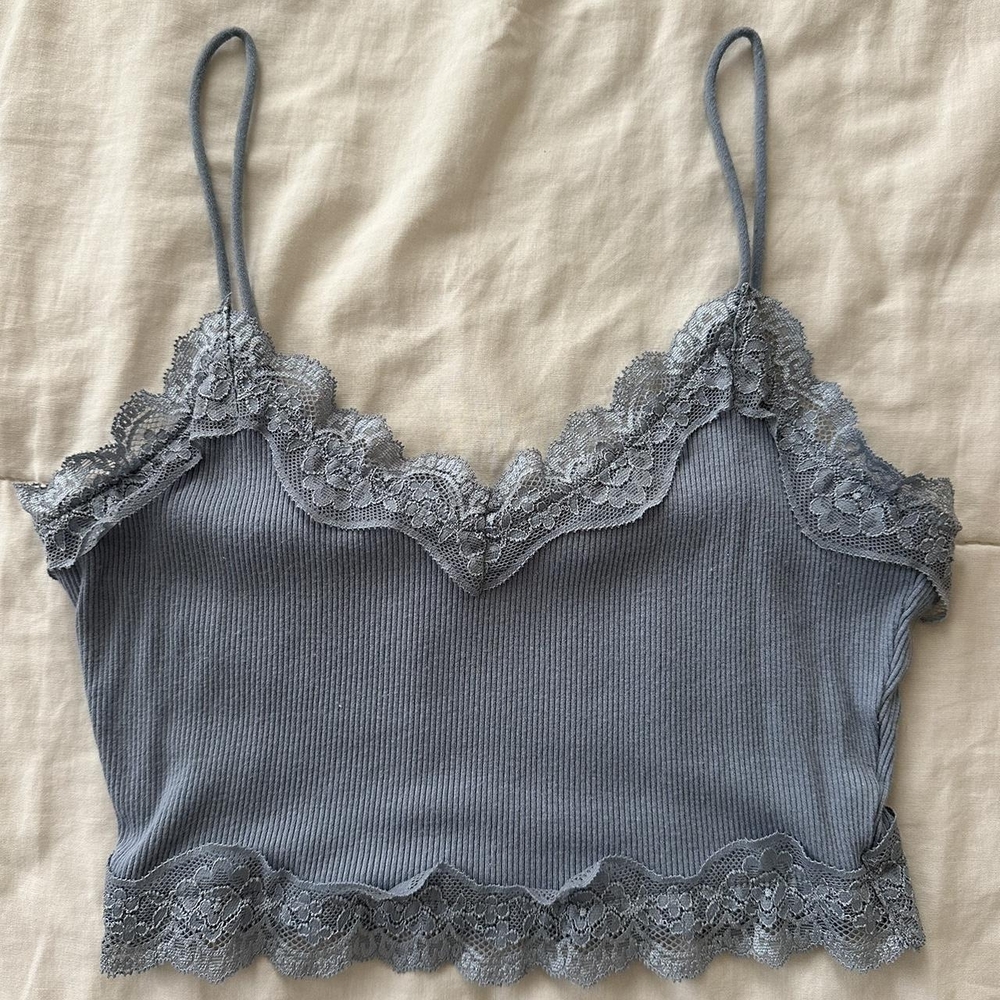 SHEIN Blue Lace Trim Crop Top